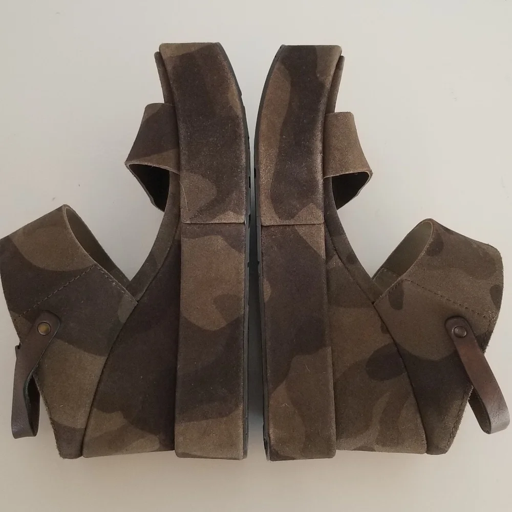 Pedro Garcia Leather High Wedge Platform Sandles